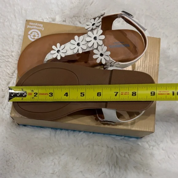 Thereabouts ,Size3 (Girl)White Floral Sandals - Picture 11 of 17